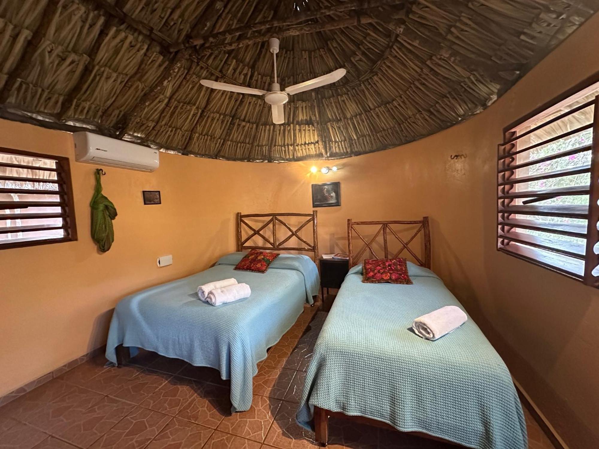 The Pickled Onion B&B And Restaurant Uxmal Santa Elena Bagian luar foto