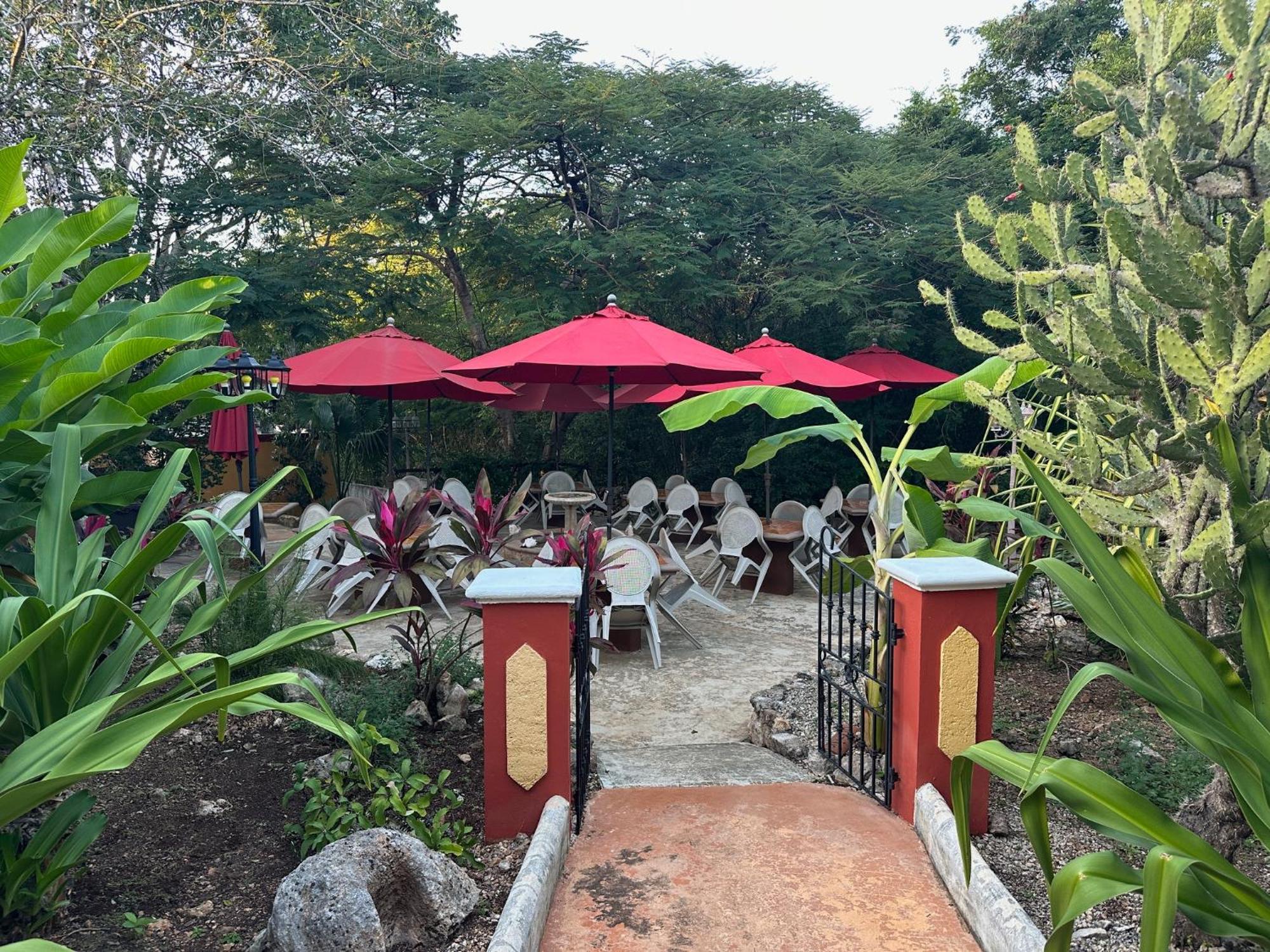 The Pickled Onion B&B And Restaurant Uxmal Santa Elena Bagian luar foto