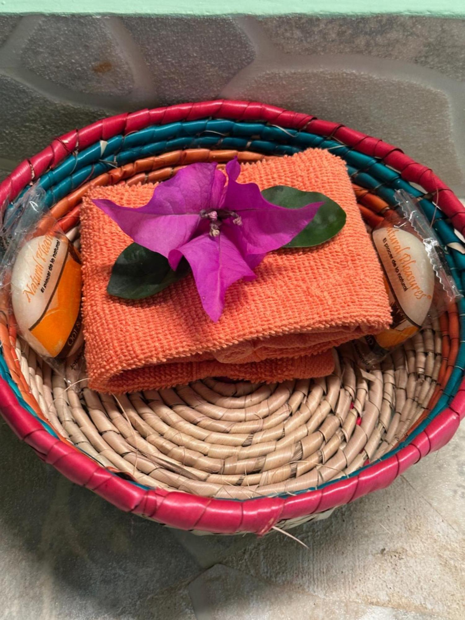 The Pickled Onion B&B And Restaurant Uxmal Santa Elena Bagian luar foto
