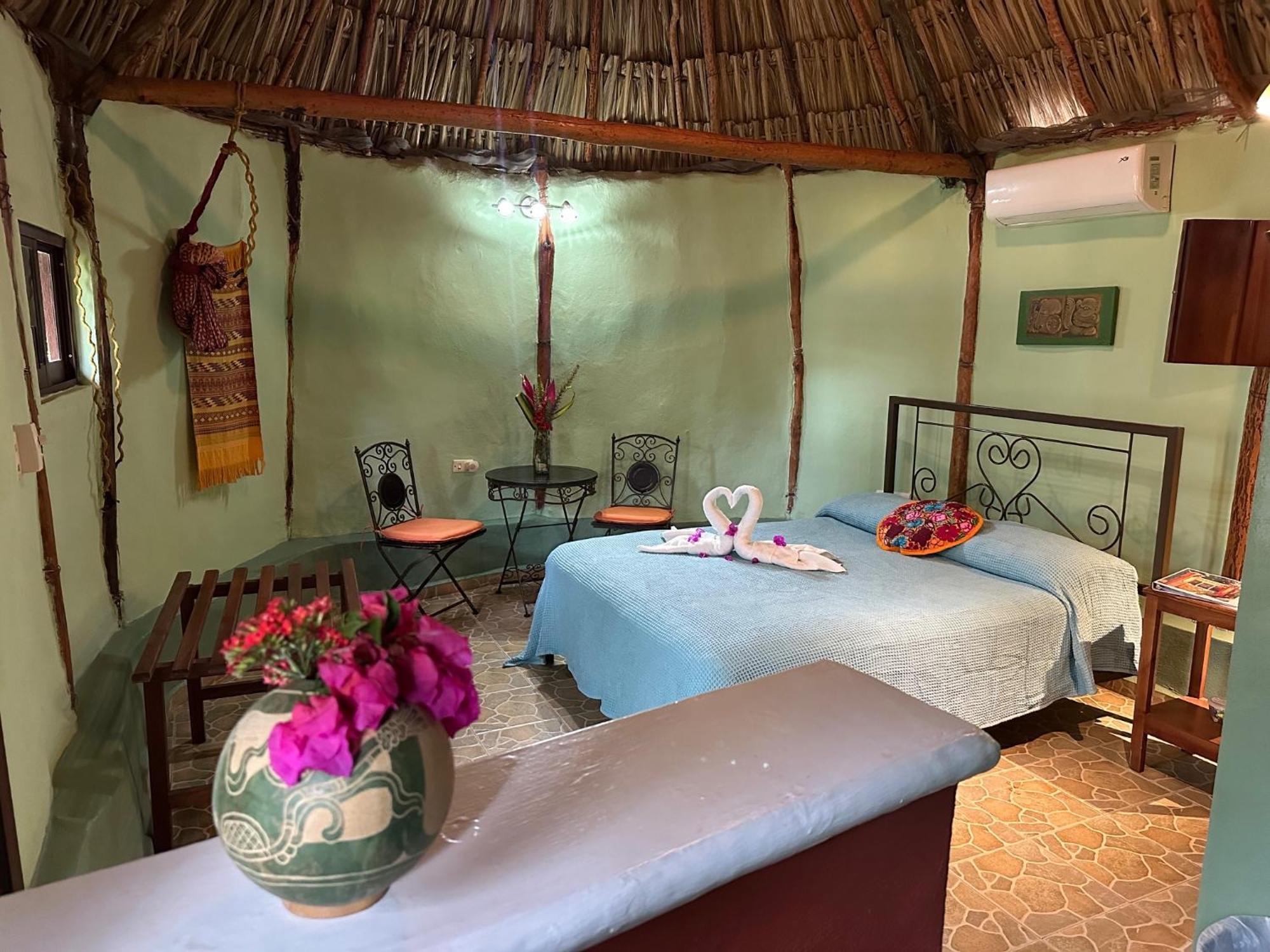 The Pickled Onion B&B And Restaurant Uxmal Santa Elena Bagian luar foto