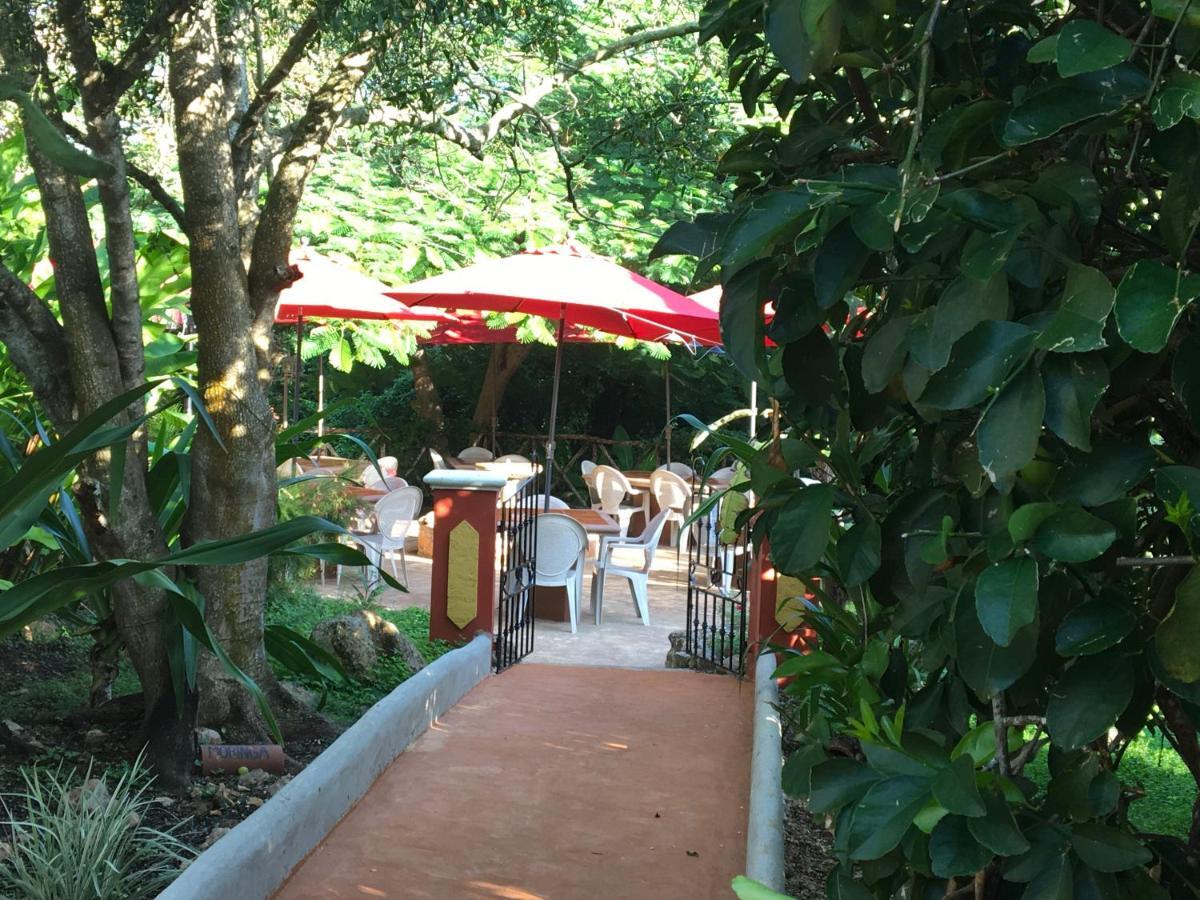 The Pickled Onion B&B And Restaurant Uxmal Santa Elena Bagian luar foto